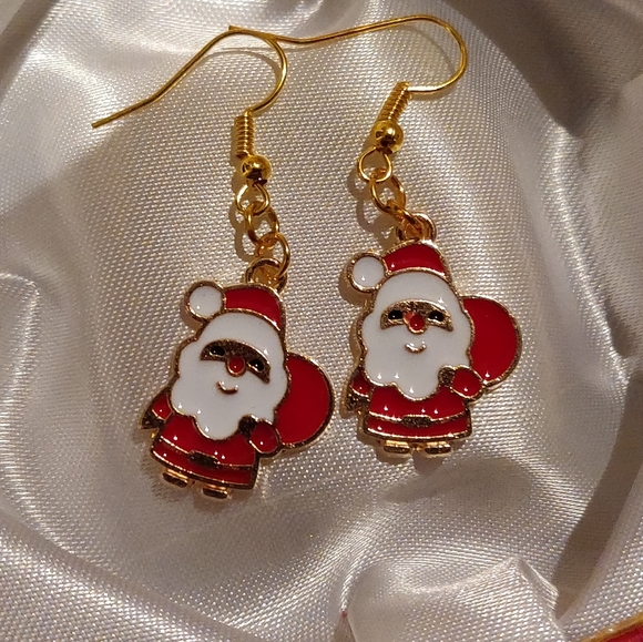 Beautiful Christmas Earrings dangle - Picture 9 of 9